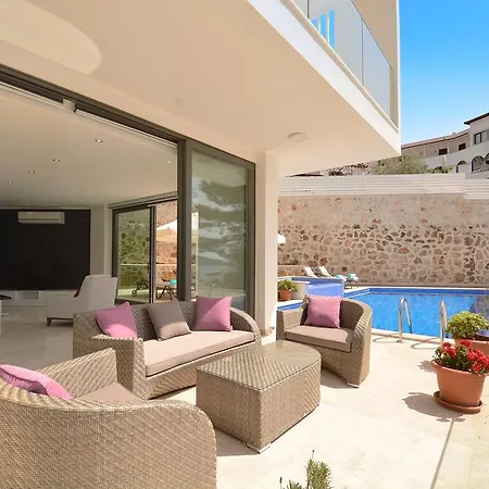 Maris Villa *